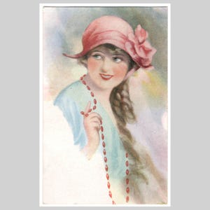 Postal de arte vintage: Retrato de una joven dama con un collar y un sombrero. Tarjeta de felicitación antigua de ca. 1910.