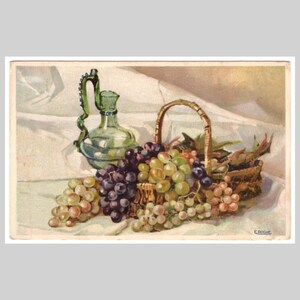 Cartolina d'epoca con natura morta - Dipinto artistico con cesto di frutta e uva, brocca inutilizzata - Biglietto d'auguri illustrato retrò, circa 1925