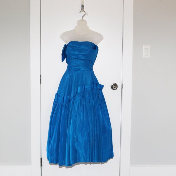 Beautiful blue 1950s formal dress with full skirt