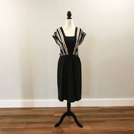 Casual 1980s black and white dress