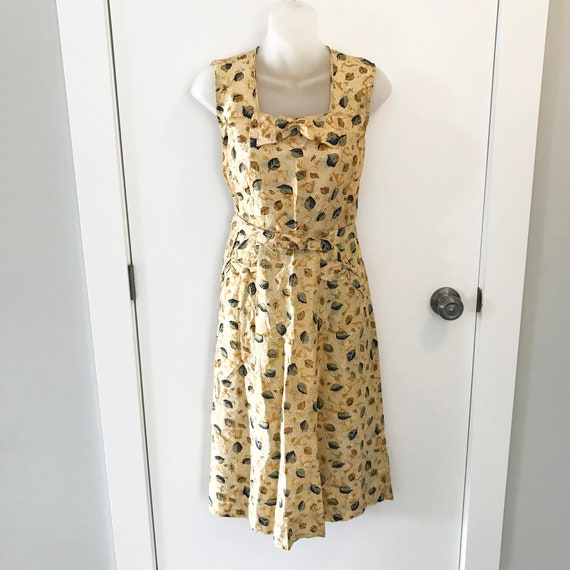 Dainty and oh so pretty 1940s summer dress