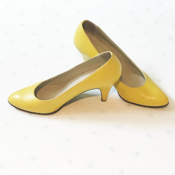 yellow pumps