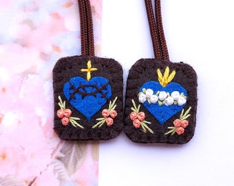 Hand embroidered brown scapular with Sacred Heart and Immaculate Heart - Made in France by Fileuse d'étoiles - Tiny wool scapular