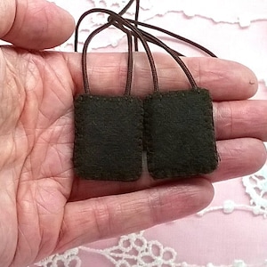 basic scapular for everyday use, Small brown scapular without picture - Hand embroidered scapular - made in France by fileuse d&#39;Etoiles