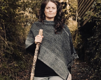 Black Hare: poncho handwoven in chunky, all-British wool