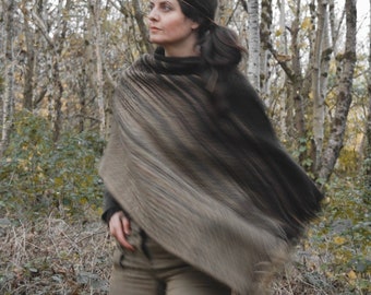 Rhubarb winterscape: poncho handwoven in Jacob wool, undyed and naturally dyed