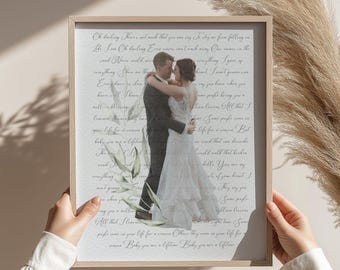 Peut inclure: Une photo de mariage d'un couple en costume noir et blanc et en robe blanche, imprimée sur un fond blanc avec un poème manuscrit sur l'amour et le mariage. Le poème comprend le texte "Baby, you are a lifetime. Baby, you are a lifetime."
