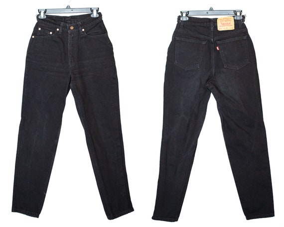black levis pants