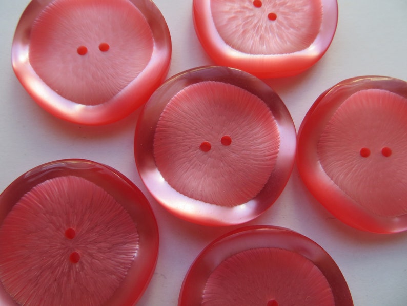 1960s Vintage Big /'Wavy/' Rimmed Flower MOD Moonglow Warm Pink Coat Jacket Dress Buttons-30mm