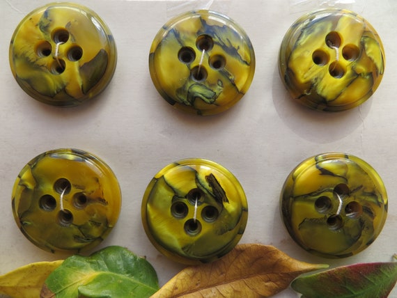1950's Yellow Buttons 25mm on Card 1950's Yellow Buttons 25mm on Card