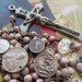 Ägare av <a href='https://www.etsy.com/se/shop/rosariesandbuttonsco?ref=l2-about-shopname&from_page=listing' class='wt-text-link'>rosariesandbuttonsco</a>