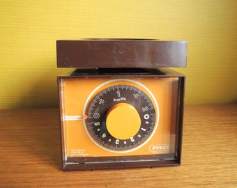 Lovely Pyrex Chocolate Brown and Orange Scale / 70s / 60s / Retro