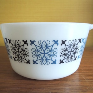 Vintage JAJ Pyrex Chelsea Design Deep Small Casserole Dish / 60s / Retro / Salad Bowl