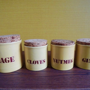 Vintage Kiln Craft Gelbe Keramik Kräutergläser - Staffordshire Gewürzglas-Set