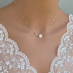 Colar de estrela do mar personalizado: pingente inicial com preenchimento de ouro 14k, joia de praia