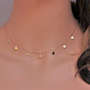 Gargantilla de estrella delicada - Collar de estrella relleno de oro de 14k - Collar de capas de estrella colgante - Gargantilla de estrella pequeña - Collar para mujer - Colgante