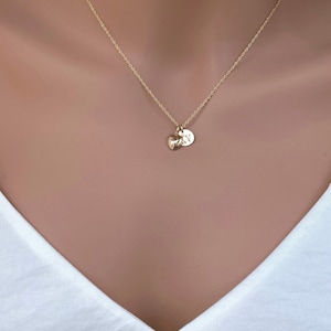 21. Geburtstag Geschenk Halskette - Geschenk für Sie, 21. Geburtstag - 14k massivem Gold Initial Disc Halskette - 9 mm Initial Münze & mittlerer Herz Anhänger