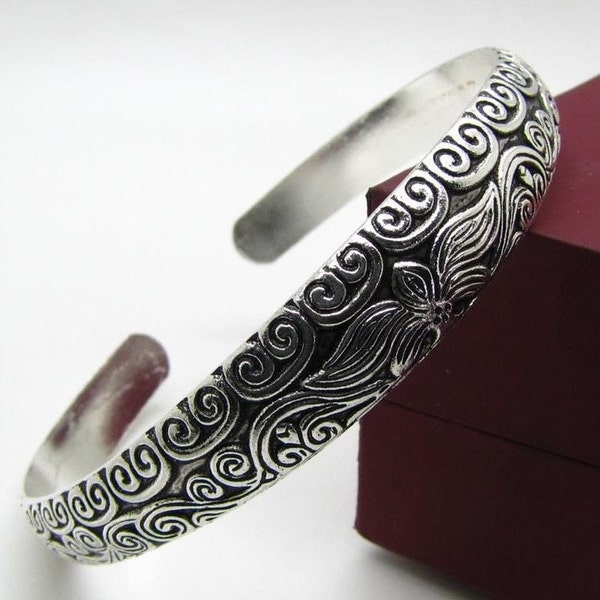 Beautiful Carved Tibet Chinese Silver Cuff Bracelet Woman Fashion Boho Jewelry