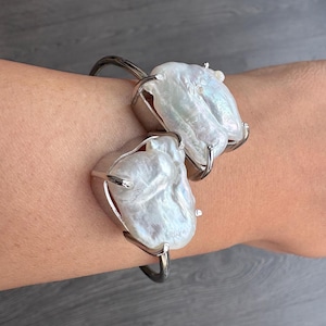 Freshwater pearl bracelet set in Sterling silver