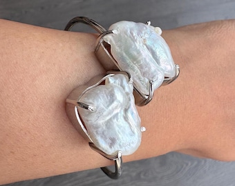 Freshwater pearl bracelet set in Sterling silver