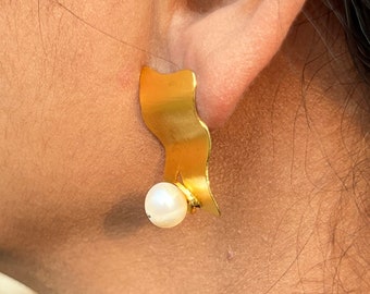 18 k gold plated brass earrings with freshwater pearl