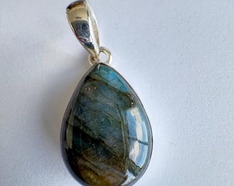 Labradorite sterling silver pendant