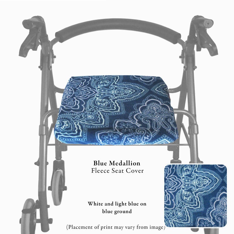 Puede incluir: Una funda de asiento de forro polar azul oscuro con un patr&oacute;n de medallones en blanco y azul claro, colocada sobre un andador de metal negro. El texto Blue Medallion Fleece Seat Cover, White and light blue on blue ground y Placement of print may vary from image aparece.