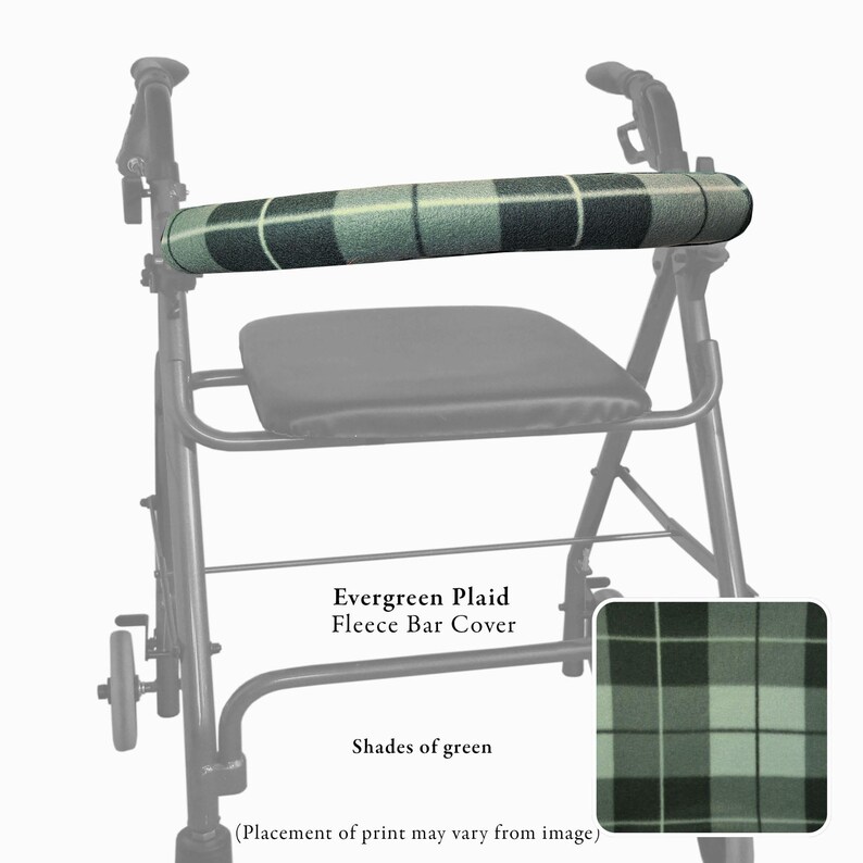 Pode incluir: Um andarilho apresenta uma capa de barra em tecido polar com padr&atilde;o xadrez em tons de verde. A capa cil&iacute;ndrica envolve a barra frontal horizontal do auxiliar de mobilidade preto. O texto diz Evergreen Plaid Fleece Bar Cover.