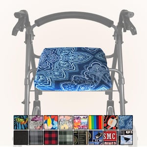 Pode incluir: Um andarilho de metal preto com uma almofada de assento retangular com um padrão paisley azul e branco. Abaixo do andarilho, uma grelha apresenta dezasseis opções adicionais de padrões de tecido, incluindo designs florais e xadrez.