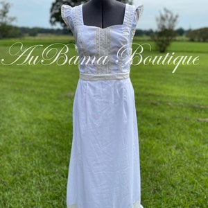The “Kayleigh” Graduation/Portrait Dress