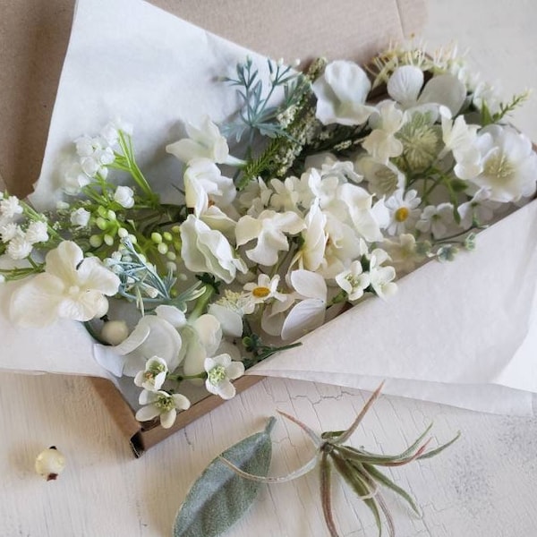 Small white flower heads for craft projects Pretty Little flowers Photo styling Card making Hair flowers Crown Cake decoration Craft box