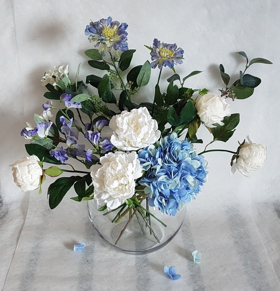 blue flower arrangements centerpieces