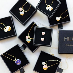 ceramic jewelry ceramic earrings with gold dots and ceramics necklaces, ceramic pendants.
Jewelry in boxes, different patterns. MIOO jewelry