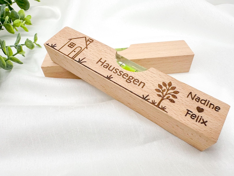 Personalisierte Wasserwaage mit Gravur – Hochzeitsgeschenk, Einzugsgeschenk, Richtfest Geschenk, Haussegen, Einweihungsgeschenk aus Holz immagine 6