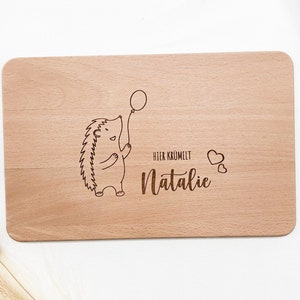 Kinder Frühstücksbrett personalisiert mit Name,  22x14 cm, Igelliebe, Geschenk Geburt, Baby, Frühstücksbrettchen, Babygeschenk Geburt