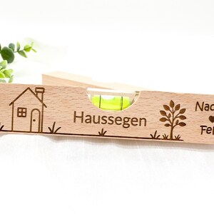 Personalisierte Wasserwaage mit Gravur – Hochzeitsgeschenk, Einzugsgeschenk, Richtfest Geschenk, Haussegen, Einweihungsgeschenk aus Holz immagine 4
