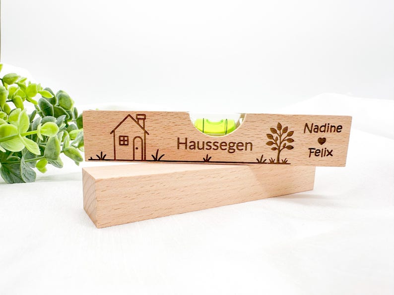 Personalisierte Wasserwaage mit Gravur – Hochzeitsgeschenk, Einzugsgeschenk, Richtfest Geschenk, Haussegen, Einweihungsgeschenk aus Holz immagine 1