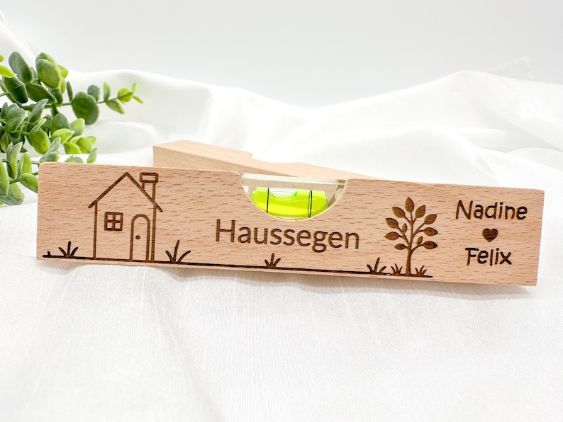 Personalisierte Wasserwaage mit Gravur – Hochzeitsgeschenk, Einzugsgeschenk, Richtfest Geschenk, Haussegen, Einweihungsgeschenk aus Holz immagine 8