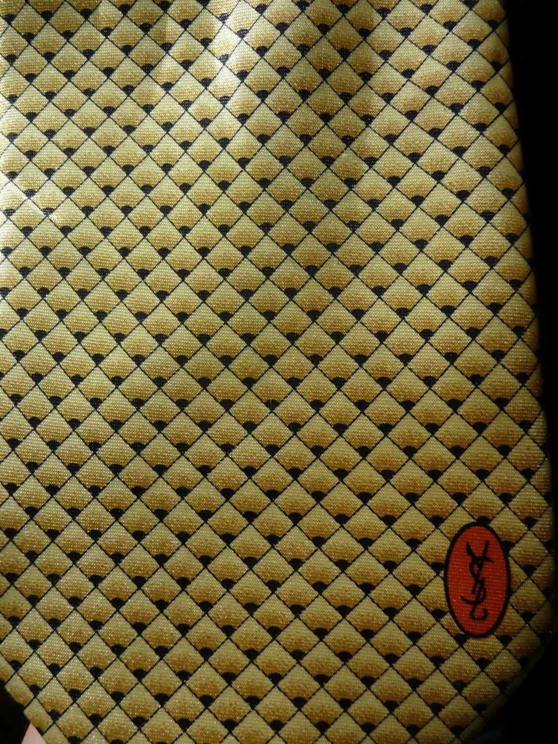 ysl logo pattern