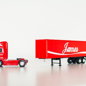 Camion semi remorque personnalisé, camion miniature personnalisé, jouet camion personnalisé, camion personnalisé prénom, jouet camion image 9