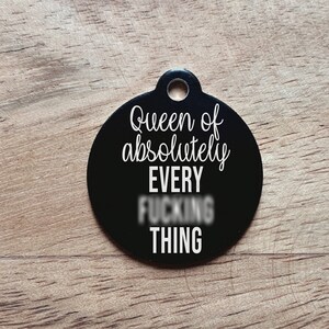 Meisje Hond ID Grappige ID Tag, Koningin van Absoluut Elke F * cking Ding, Gegraveerde Metalen Dog Tag, Volwassen