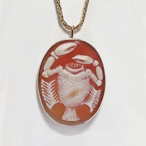 Cameo unusual crab-fish carved shell cameo pendant brooch set in 18 karat yellow gold.