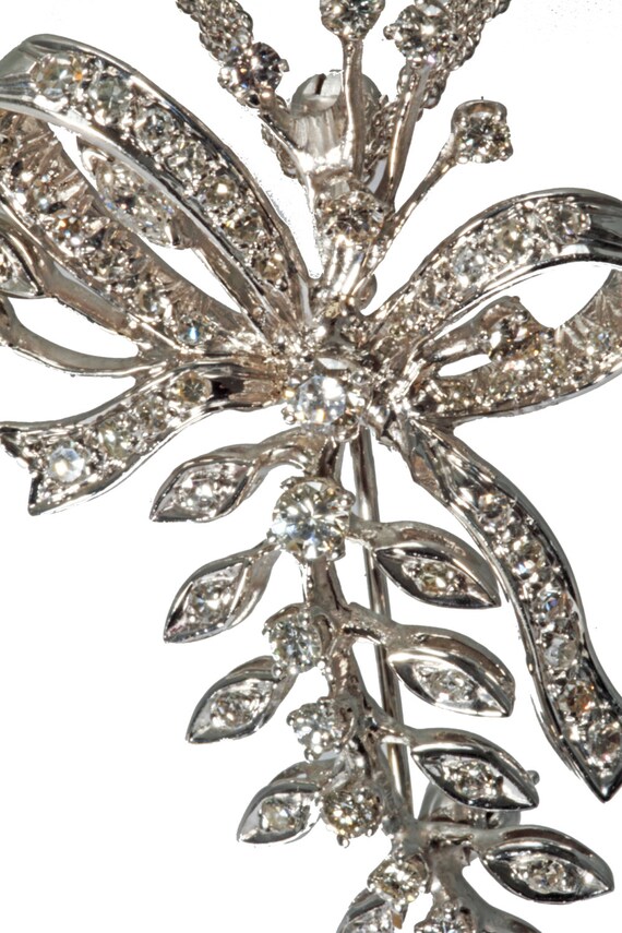 Brooch with brilliant diamonds set in 14 karat wh… - image 4