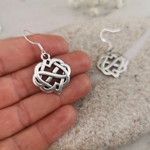 Regalo para ella: pendientes colgantes de plata de ley con gancho, pendientes llamativos con cuentas. Joyería personalizada hecha a mano, pendientes bohemios únicos y encantadores.