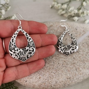 Pendientes de plata con cuentas colgantes • Regalo de joyería personalizado para ella • Pendientes bohemios con cuentas colgantes • Joyería hecha a mano por kekugi
