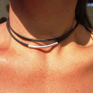 Gargantilla de cuero, collar clásico minimalista, collar boho corto, joyería boho, joyería hecha a mano en capas