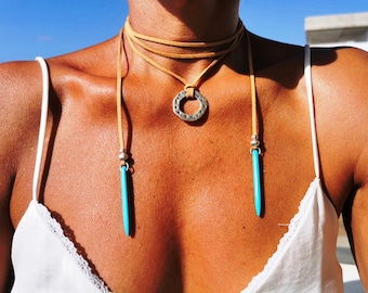 Naszyjnik ze skóry choker w kolorze turkusowym z wisiorkiem ze srebra koralikowego • Biżuteria ręcznie robiona w stylu boho
