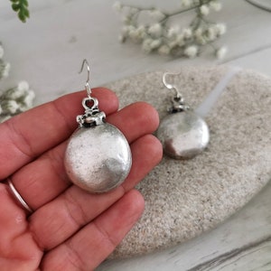 Pendientes de plata con cuentas colgantes • Regalo de joyería personalizado para ella • Pendientes bohemios con cuentas colgantes • Joyería hecha a mano por kekugi