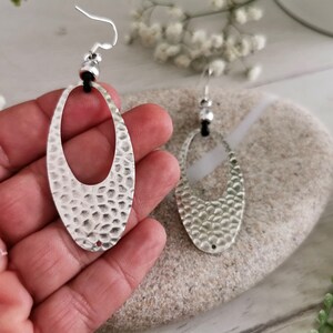 Pendientes de plata con cuentas colgantes • Regalo de joyería personalizado para ella • Pendientes bohemios con cuentas colgantes • Joyería hecha a mano por kekugi