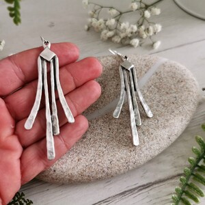 Pendientes de plata con cuentas colgantes • Regalo de joyería personalizado para ella • Pendientes bohemios con cuentas colgantes • Joyería hecha a mano por kekugi